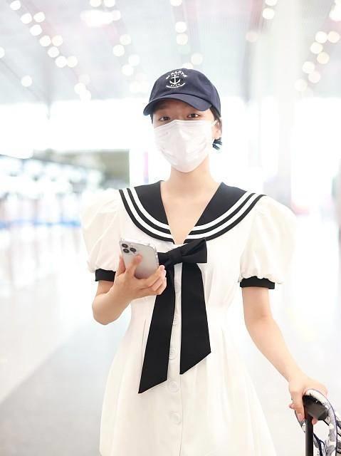 泡袖服装的穿搭要点qy千亿球友会泡(图1)