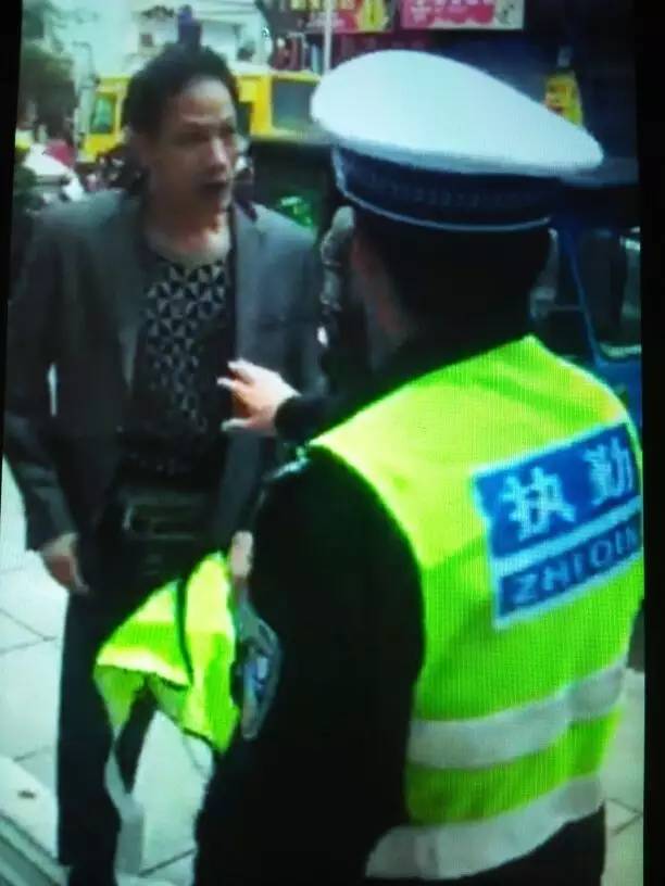 松紧带拉车交警劝阻反被挑衅大大爆料丨宁德一地老鼠用(图2) 松紧带拉车交警劝阻反被挑衅大大爆料丨宁德一地老鼠用(图2)