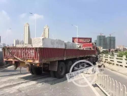 只顾聊天小孩双双跑河边玩；泉州：男子无证驾车遇事故让老婆顶包男子载5子女冲入水库溺亡；货车大火96头猪被烧死；南安两母亲(图9)