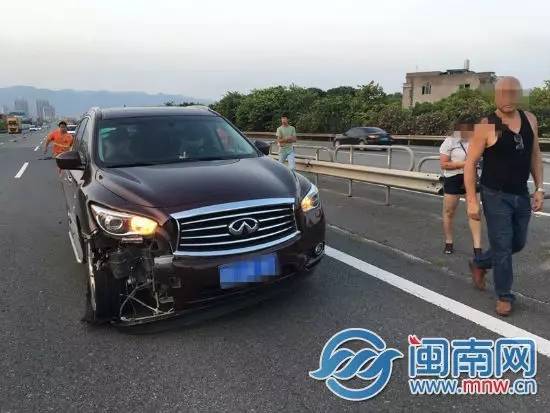 只顾聊天小孩双双跑河边玩；泉州：男子无证驾车遇事故让老婆顶包男子载5子女冲入水库溺亡；货车大火96头猪被烧死；南安两母亲(图7)