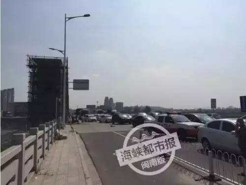 只顾聊天小孩双双跑河边玩；泉州：男子无证驾车遇事故让老婆顶包男子载5子女冲入水库溺亡；货车大火96头猪被烧死；南安两母亲(图17)