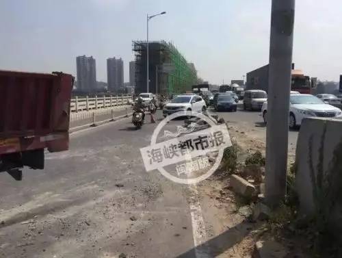 只顾聊天小孩双双跑河边玩；泉州：男子无证驾车遇事故让老婆顶包男子载5子女冲入水库溺亡；货车大火96头猪被烧死；南安两母亲(图14)