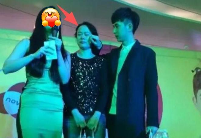 酒意外坠亡警方调查清楚后已下葬于朦胧妈妈