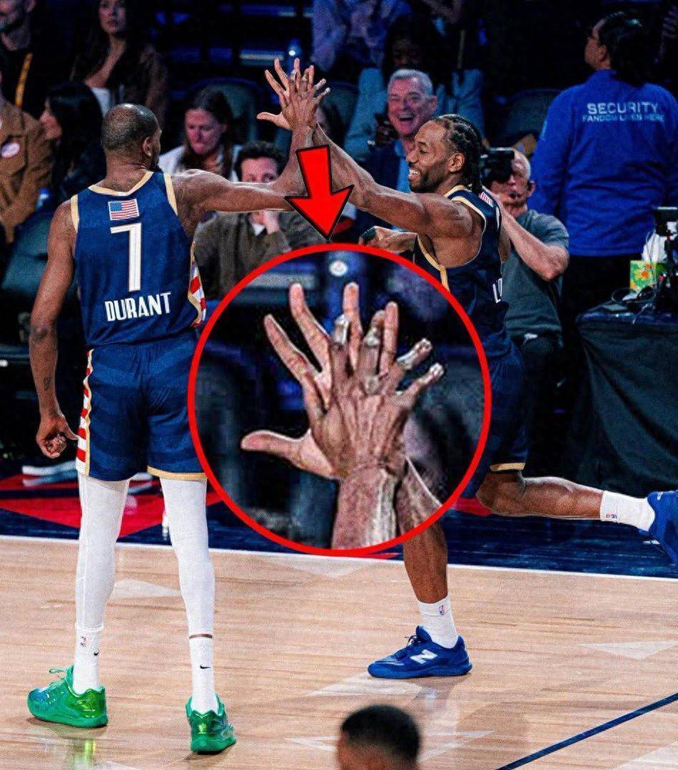 上去相当于KD2倍大史上第9小卡与杜兰特手掌比较吓人!看(图2) 上去相当于KD2倍大史上第9小卡与杜兰特手掌比较吓人!看(图2)